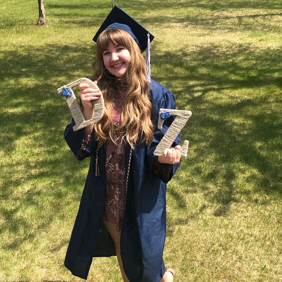 Hi, I’m Molli ✨💛🌻 - Picture 4 of 11